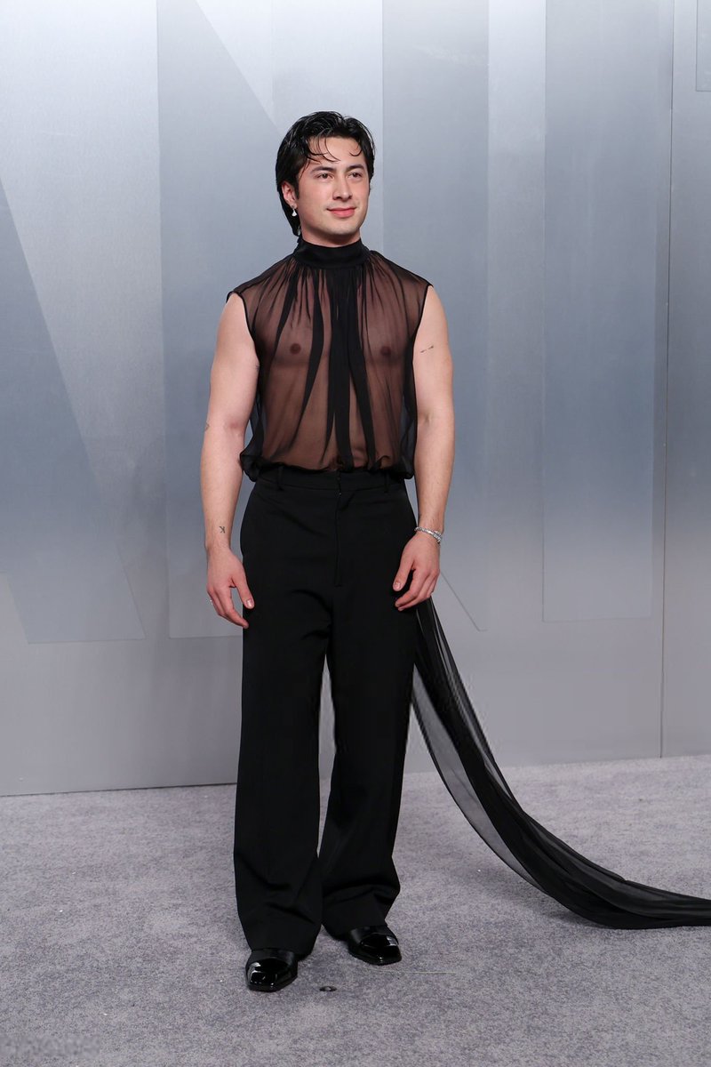 LoveLaughLarry1's tweet photo. I don’t even have words for this look. It’s giving cunty baby princess… 

#HudsonWilliamsatOscars #HudsonWilliams https://t.co/Osjs1HBL5W