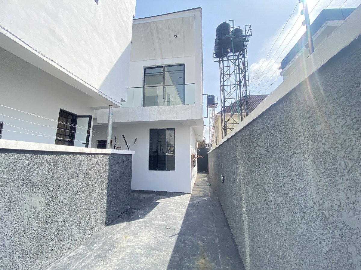 DotunLagosRealestate tweet media