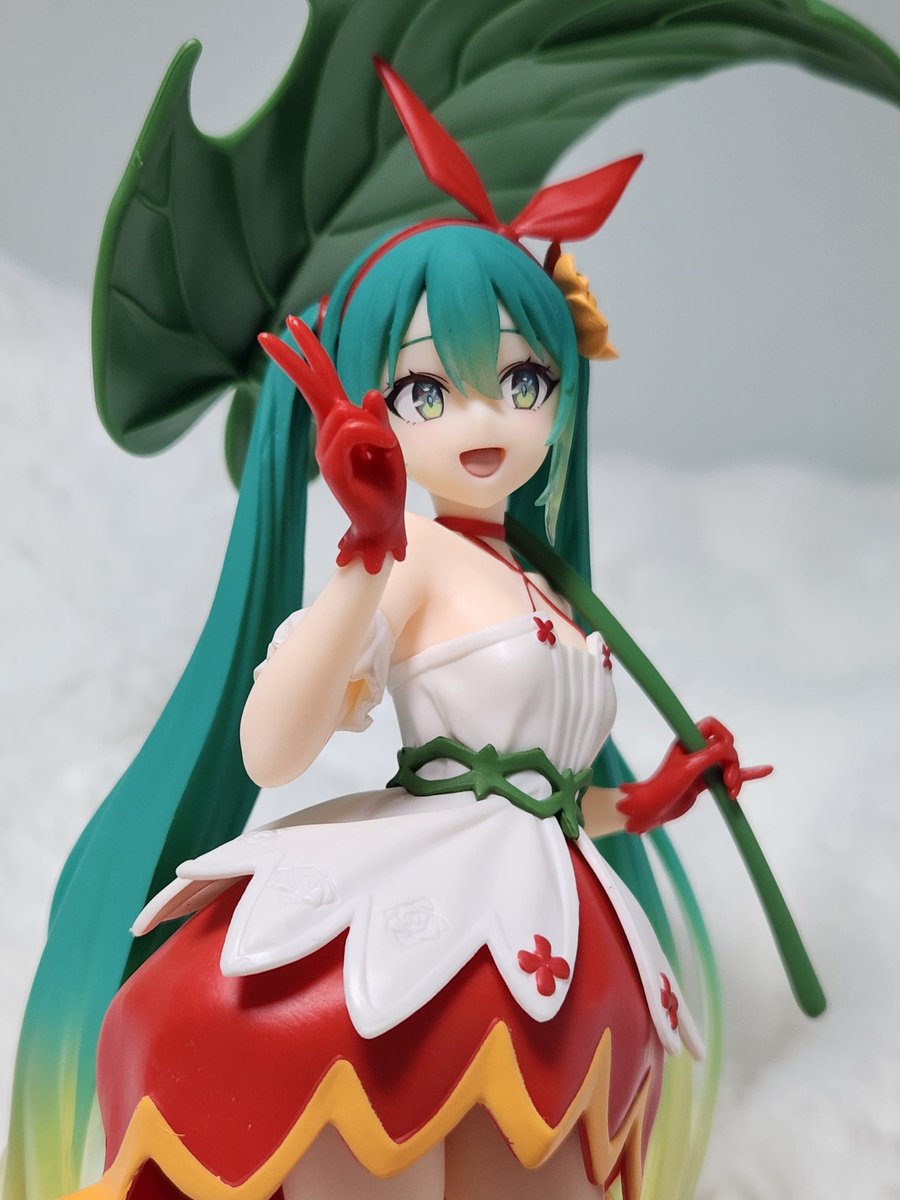 Yeon_fox's tweet photo. 미쿠를 덕질하는 쪽은 아닌데 친구들이랑 강남 가서 가챠샵 구경갔다가 보자마자 홀린듯이 데려옴. https://t.co/VQ4cu5wL6u
