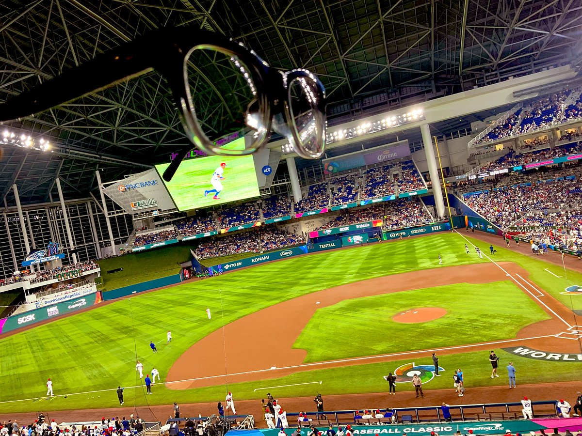 peccori_45's tweet photo. ぺっこり88°
観たかった
日本🇯🇵vsベネズエラ🇻🇪
は間に合わなかったついでに~
忍法〜メガネ残し！　
~ アメリカ🇺🇸vsドミニカ共和国🇩🇴の試合前 ~ https://t.co/msybayyHSN