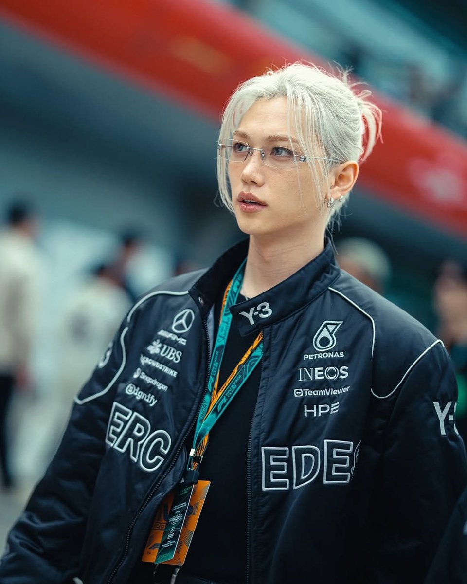 SEUNGM1NE's tweet photo. Felix with F1 🫠💙 https://t.co/2bJ0oluupw