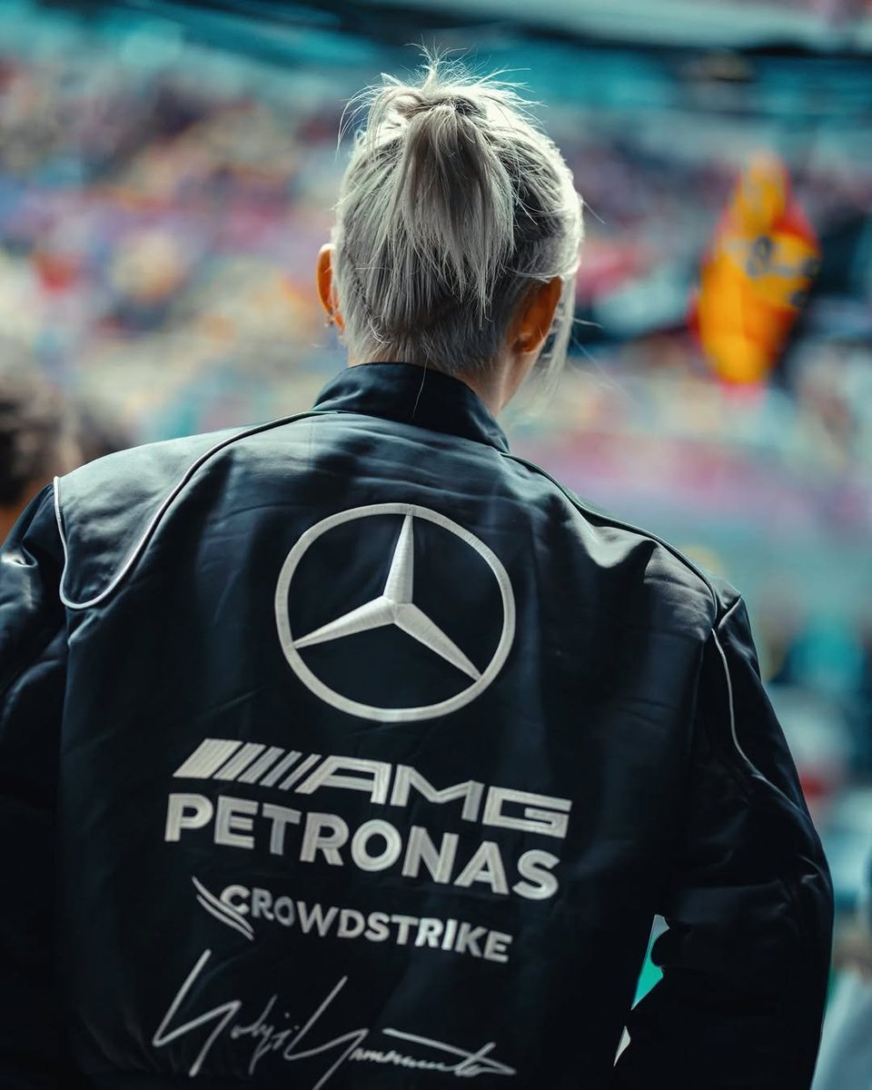 SEUNGM1NE's tweet photo. Felix with F1 🫠💙 https://t.co/2bJ0oluupw