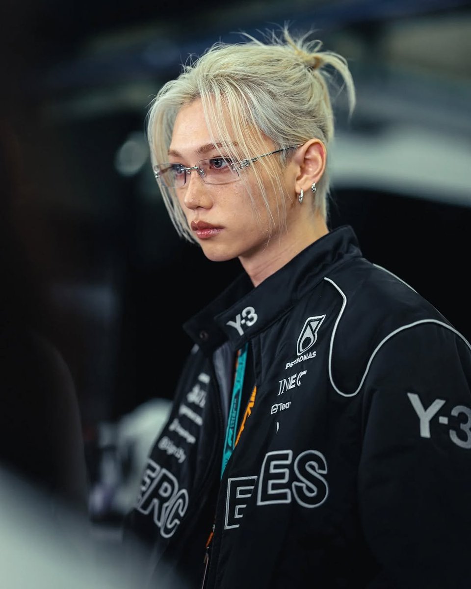 SEUNGM1NE's tweet photo. Felix with F1 🫠💙 https://t.co/2bJ0oluupw