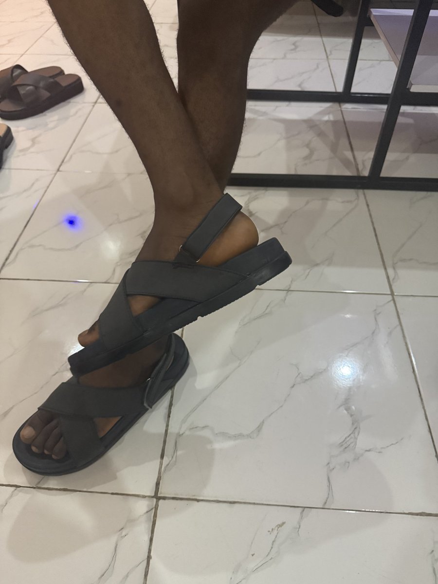 This unique design can be worn as a slide or a sandal and it's comfortable either way🔥✨

#footwear