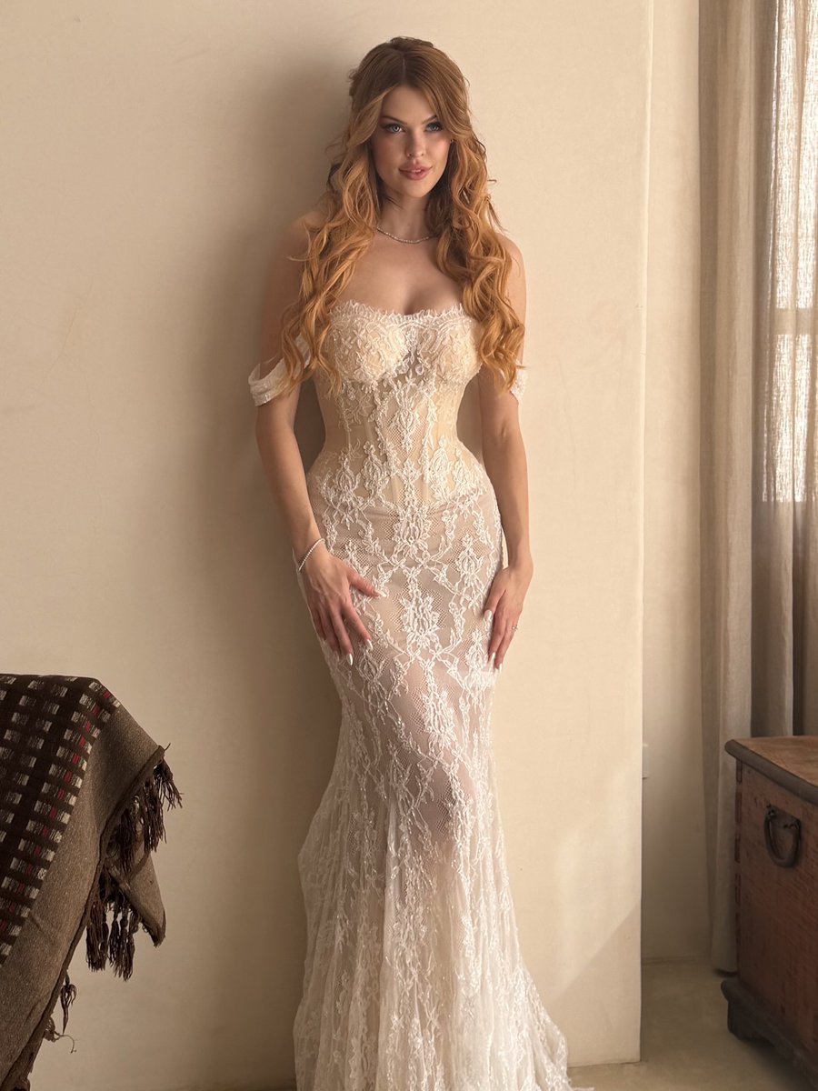 Elly Clutch tweet media