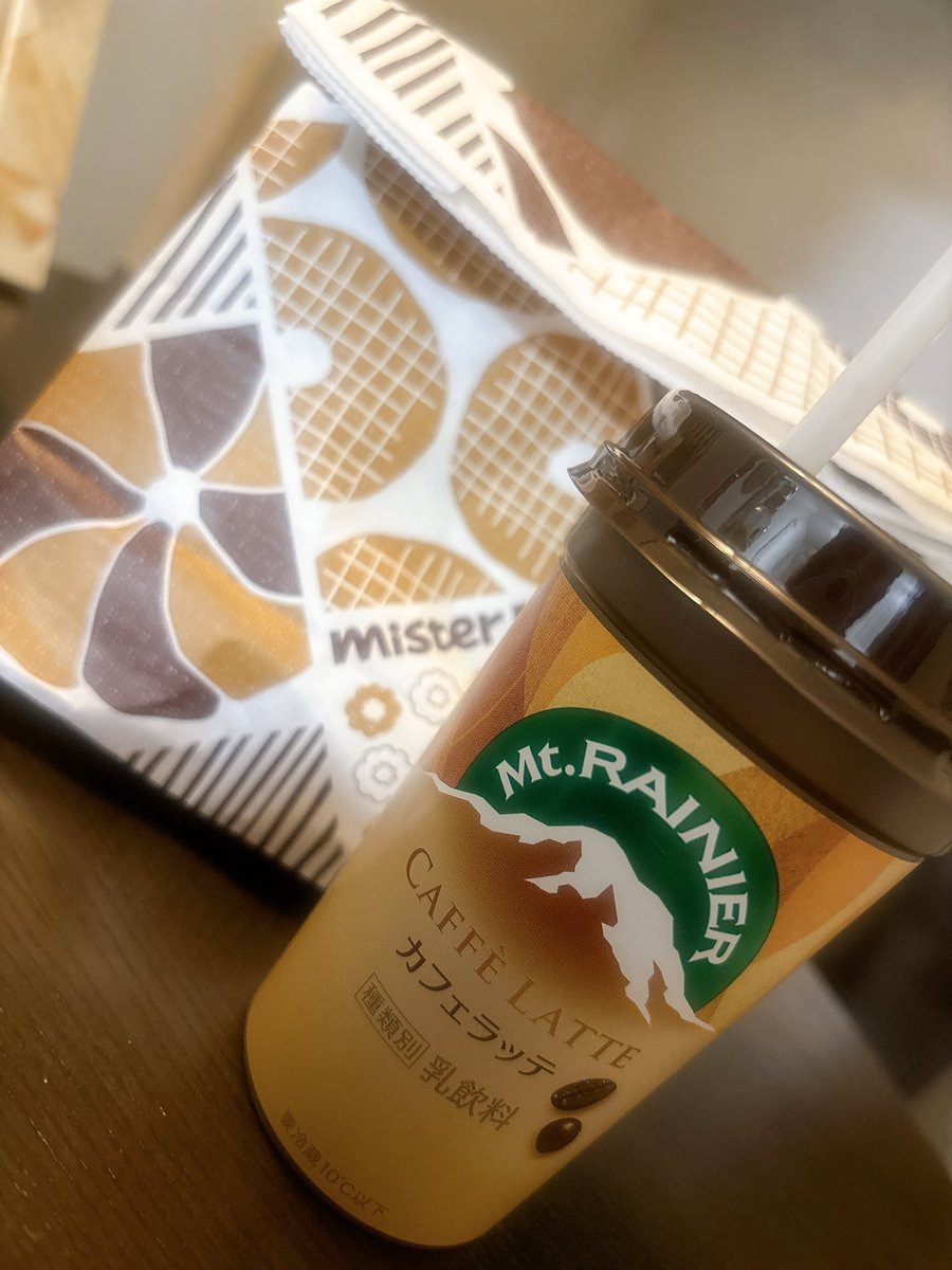 rumi_0701's tweet photo. 本日本指名様2名、会員様、
新規様の4名様の紳士様達で
満員御礼です🥺💕🈵

甘い物が染みる😭
初めましてなのに差し入れまでありがとうございます🥲🥲💗 https://t.co/Num6ZEmnlL