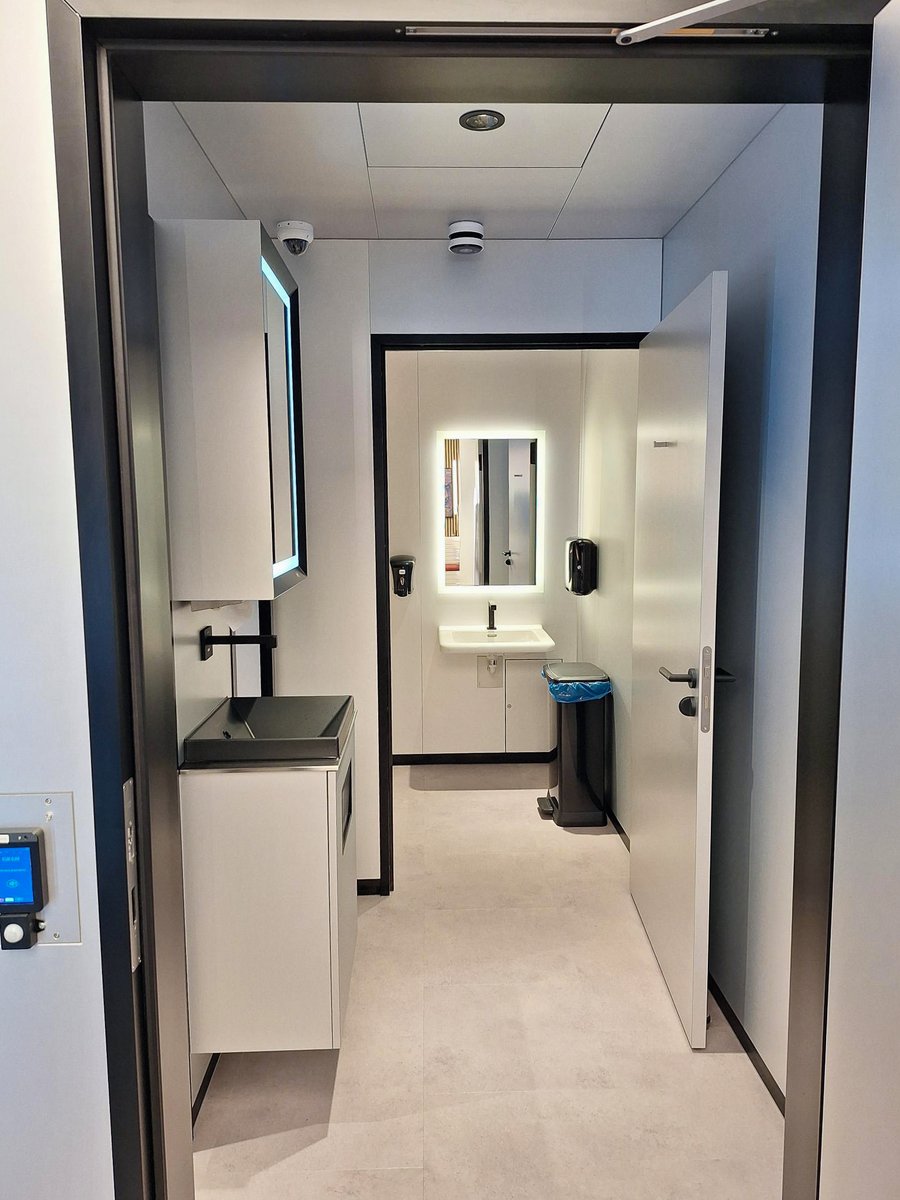 bkworldofficial's tweet photo. Charging break, but better. ⚡️

In Willich, #bkworld is opening a fully automated lounge at one of the region’s largest #EVcharging hubs. Located at Akira-Okada-Straße, the site offers 50 charging points and 4,600 kW total power. Charging break turned into real quality time. 🚀 https://t.co/EFLcIwbhcR