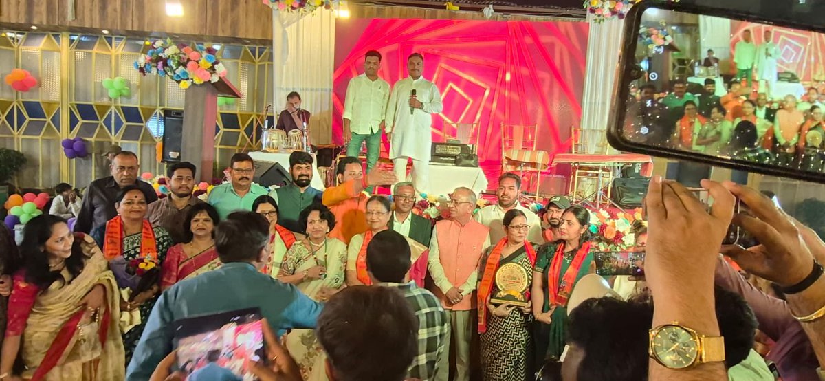 प्रयागराज में आयोजित होली मिलन समारोह |