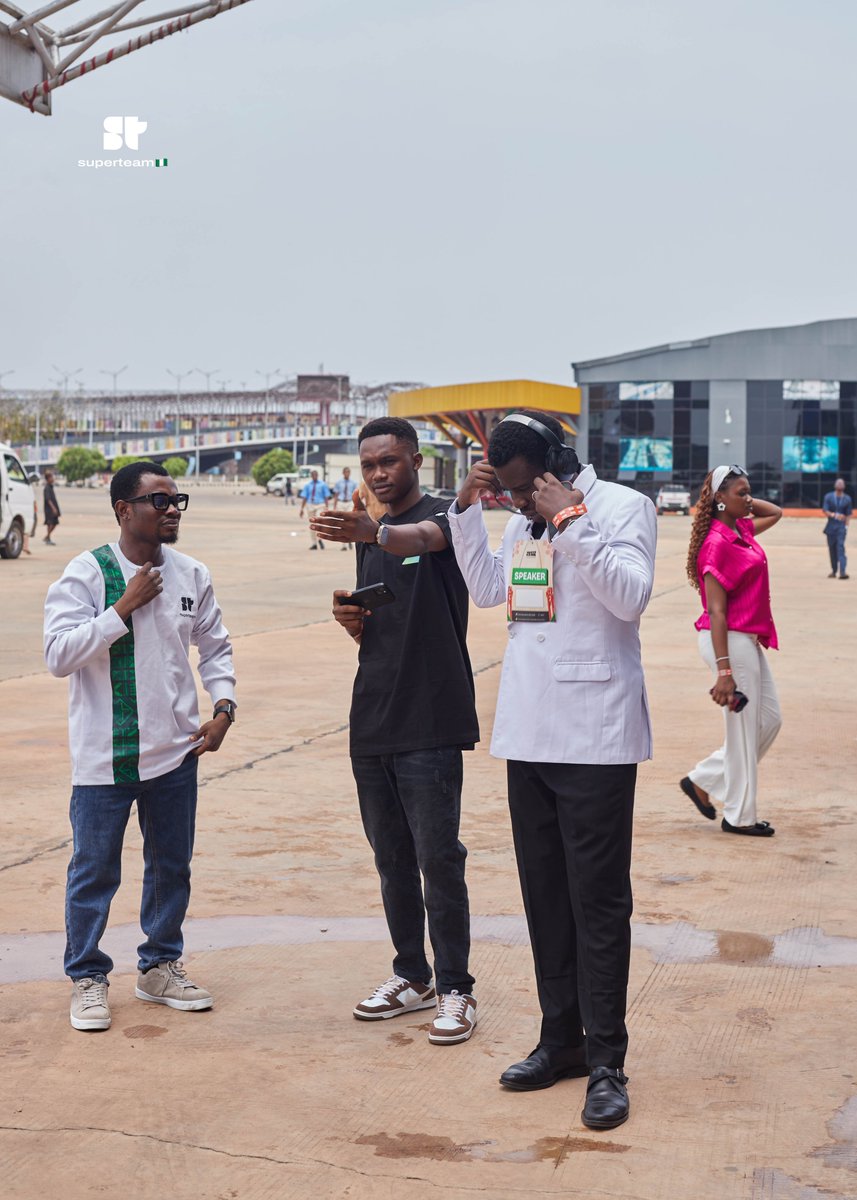 Decrypted tweet media