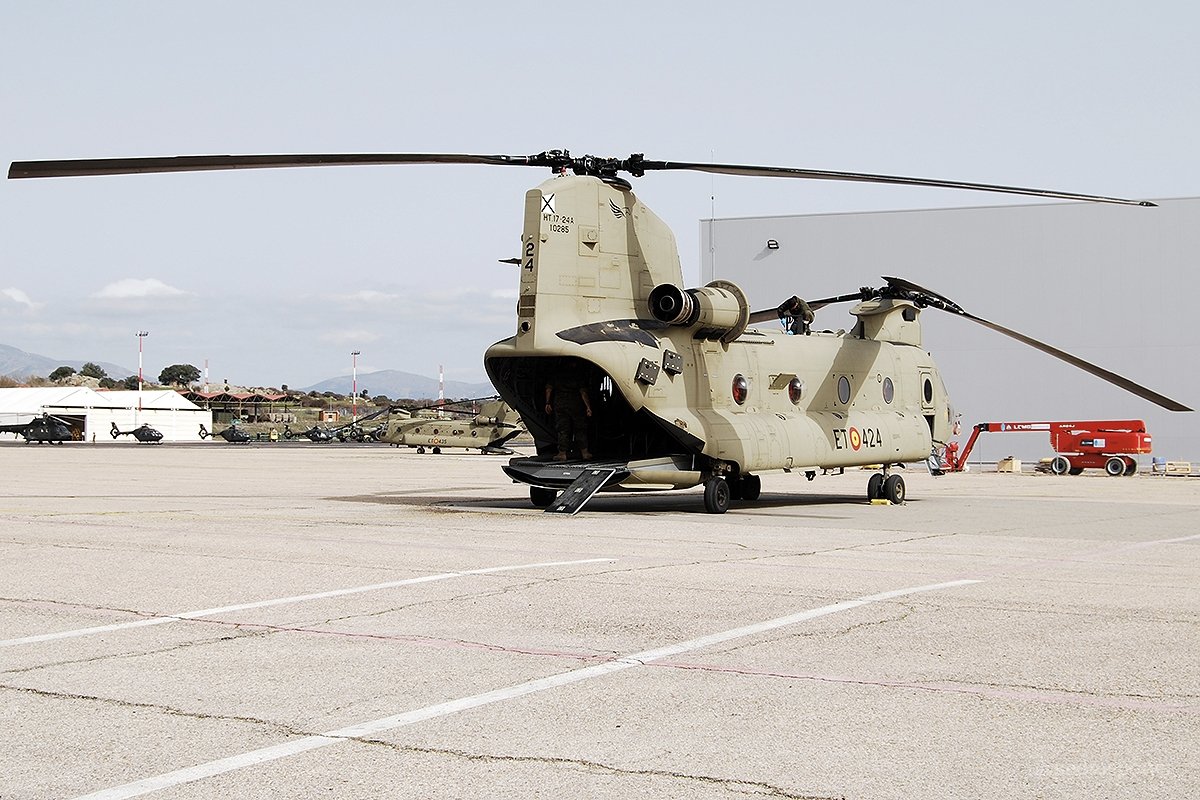 pedrospotter's tweet photo. #BuenosDias despegamos con nueva foto de la versión #foxtrot
🚁
#Boeing #CH47F #Chinook
(HT.17-24A-10285/ET-424)
#FAMET #BHELTRAV @EjercitoTierra
🚁
#Helicopteros #ejercitodetierra
#spotter #spotting #planespotting #helicopter #aviation4u #ElChicoparaTodo #DetrasDeNadie @Web_AME https://t.co/dwdPFZ8SOy