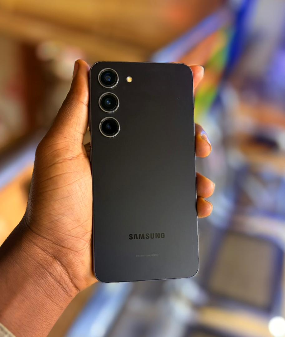 JAMES E • tweet media