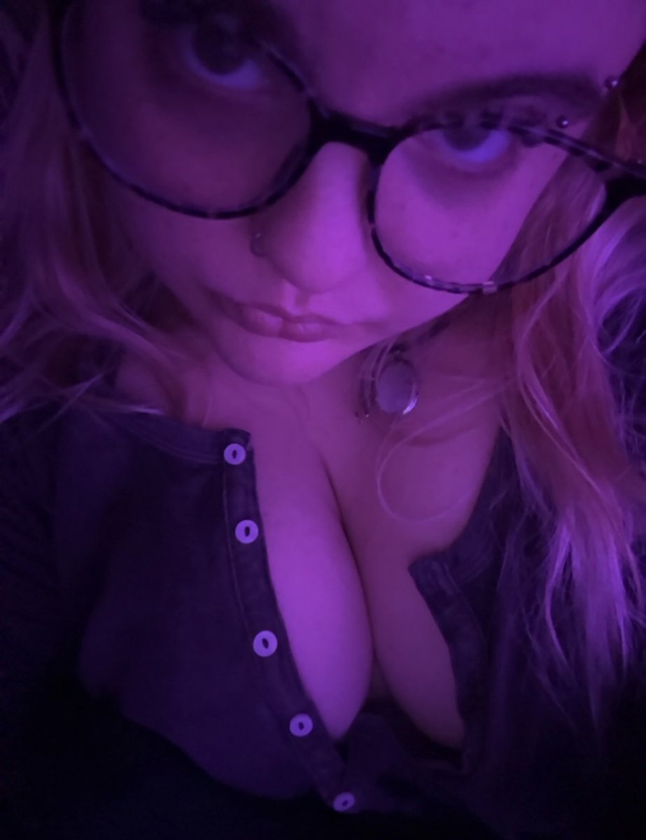 TweakerBitch98 tweet media