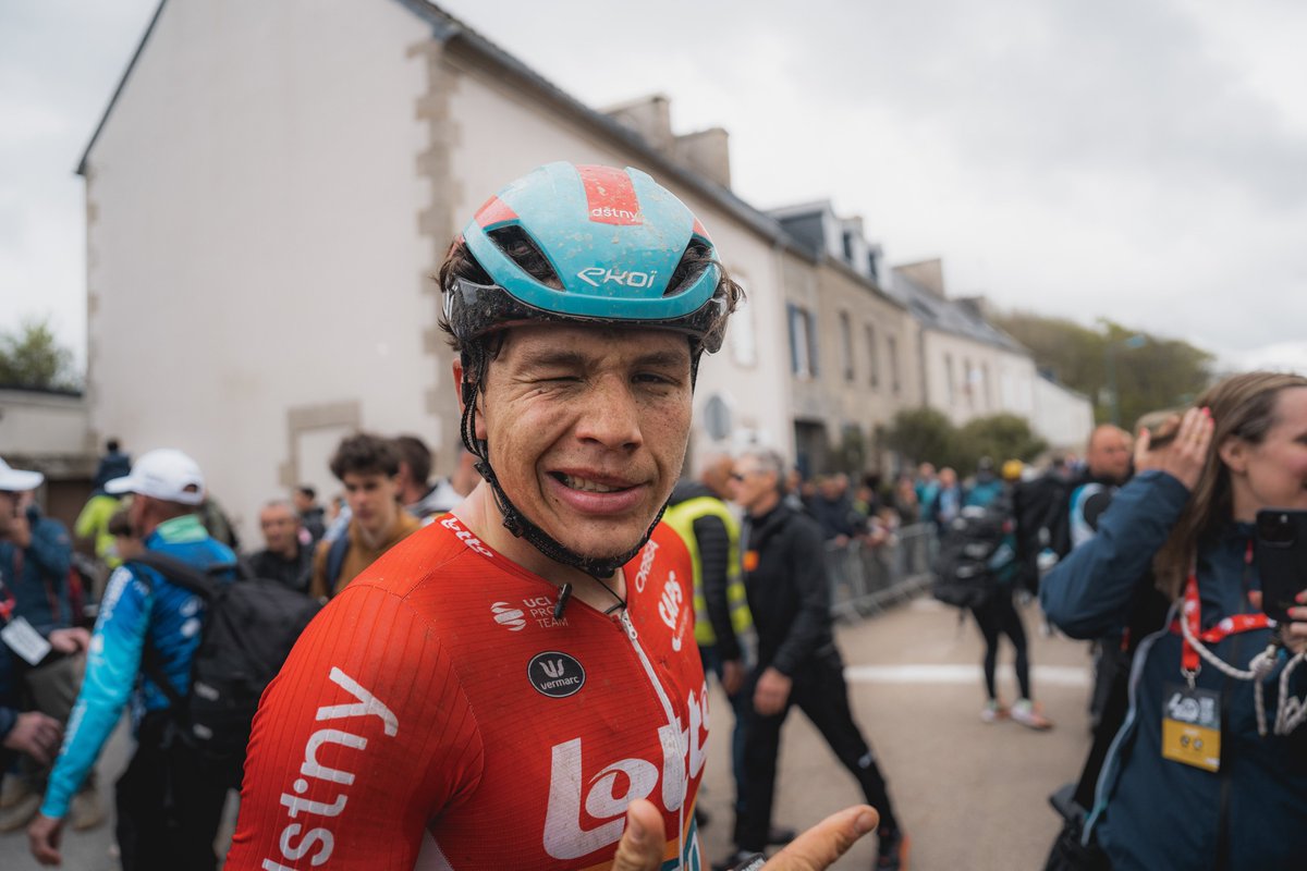 TRO BRO LEON tweet media