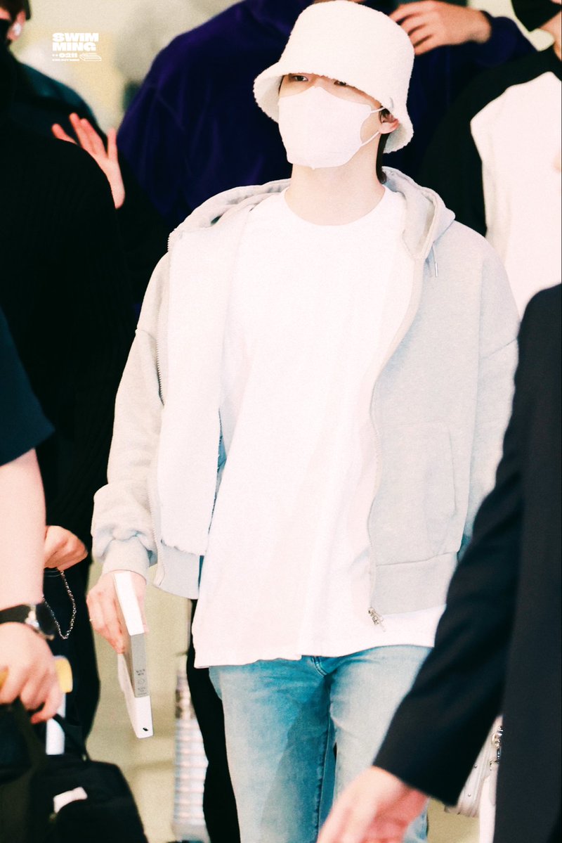 SWIMMING🦦 tweet media