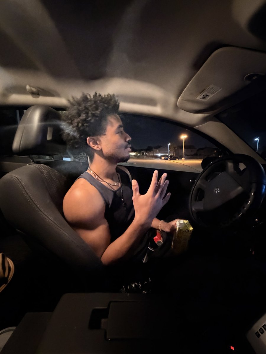 YoungDivineKing tweet media