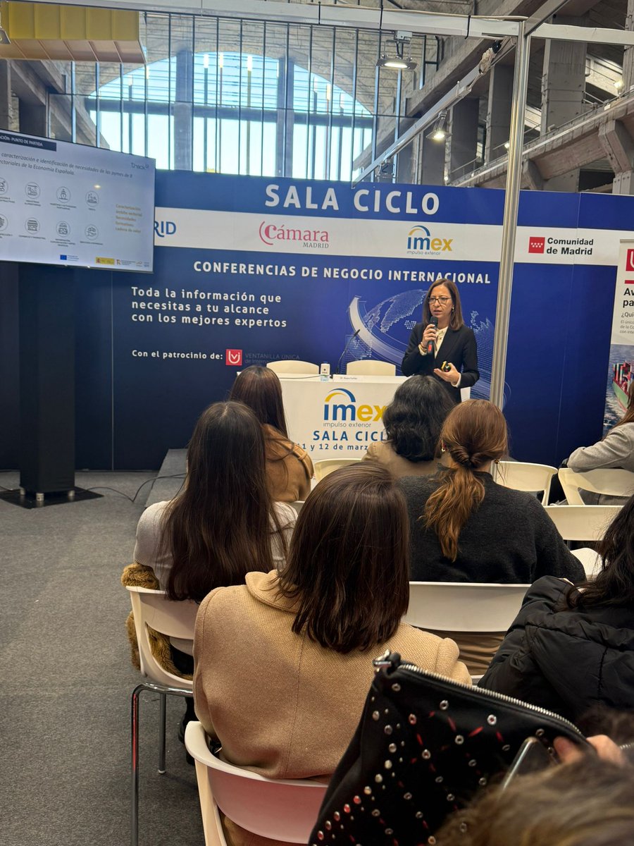 trackglobalsolu's tweet photo. 🌎 ¡Impulsando la internacionalización de las pymes!

🎤 La semana pasada, en el marco de la feria de negocios organizada por IMEX, nuestra Socia Reyes Farfán se encargó de llevar a cabo la ponencia "Planificación de la Internacionalización. Programa de formación y acompañamiento para pymes", donde pudimos presentar el programa de formación para empresas que hemos creado de la mano de Fundae Fundación Estatal para la Formación en el Empleo.

🚀 Este programa, sin coste para las empresas gracias a la financiación de los fondos Next Generation EU, comprende dos vías; la formativa, basada en cursos online para profesionales, y la práctica, con un programa de asesoramiento técnico para crear hojas de ruta adaptadas a las circunstancias de cada cliente.

Los ámbitos sectoriales disponibles para participar en este programa son los siguientes: 
⛏️ Construcción e industrias extractivas
🥑 Industrias alimentarias
🛥️ Marítimo y actividades portuarias
🎣 Pesca
🧵 Textil, confección y piel

👉 Más información e inscripción: https://t.co/SRD0hodAgb .