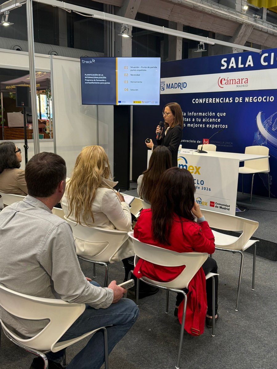 trackglobalsolu's tweet photo. 🌎 ¡Impulsando la internacionalización de las pymes!

🎤 La semana pasada, en el marco de la feria de negocios organizada por IMEX, nuestra Socia Reyes Farfán se encargó de llevar a cabo la ponencia "Planificación de la Internacionalización. Programa de formación y acompañamiento para pymes", donde pudimos presentar el programa de formación para empresas que hemos creado de la mano de Fundae Fundación Estatal para la Formación en el Empleo.

🚀 Este programa, sin coste para las empresas gracias a la financiación de los fondos Next Generation EU, comprende dos vías; la formativa, basada en cursos online para profesionales, y la práctica, con un programa de asesoramiento técnico para crear hojas de ruta adaptadas a las circunstancias de cada cliente.

Los ámbitos sectoriales disponibles para participar en este programa son los siguientes: 
⛏️ Construcción e industrias extractivas
🥑 Industrias alimentarias
🛥️ Marítimo y actividades portuarias
🎣 Pesca
🧵 Textil, confección y piel

👉 Más información e inscripción: https://t.co/SRD0hodAgb .