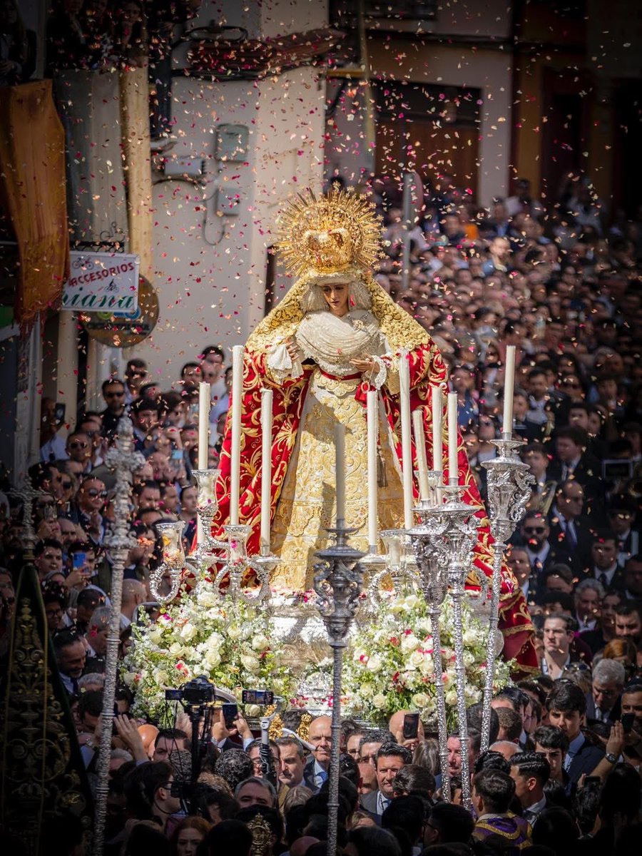 “Triana vive entre las flores”