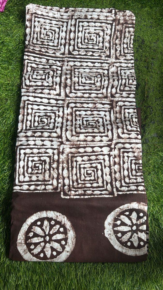 TheOakenBrand's tweet photo. Good morning beautiful people 😘,
Frame 1 - Batik Adire - N15,500- 5 yards
Frame 2 - Crack Adire N14,500- 5 yards
Lagos,Nigeria/Delivery is Nation and Worldwide ✈️
To order, kindly send a DM or use link in our bio.
#Vendorena
#pagesbydamicommerce
#iyaloja
#thespot
#TagOVC https://t.co/MWEolmJlri