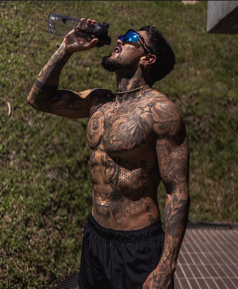 Luciana Lee tweet media