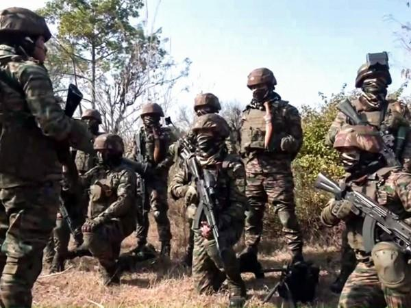YunusKashmir's tweet photo. Pratik Sharma, General Officer Commanding-in-Chief of Northern Command, commended the #troops for their swift and coordinated #action in #neutralising the threat and safeguarding the #border. https://t.co/ONrg41xDSK