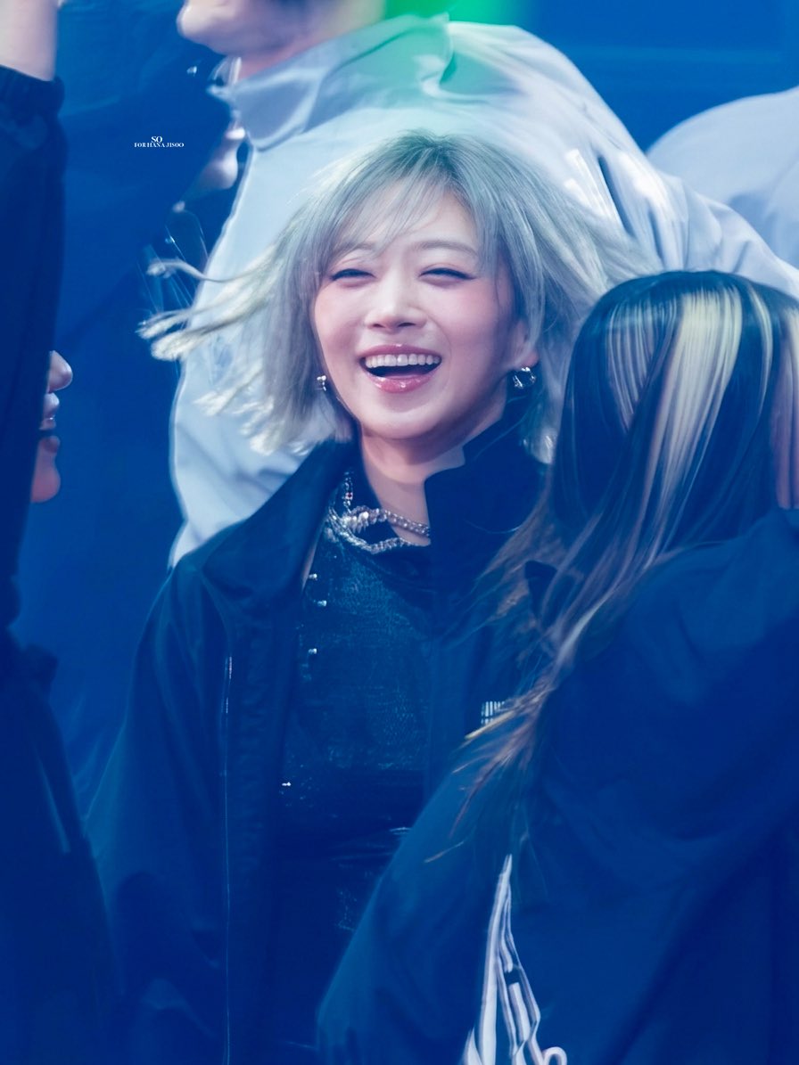 𝑺𝑶 tweet media