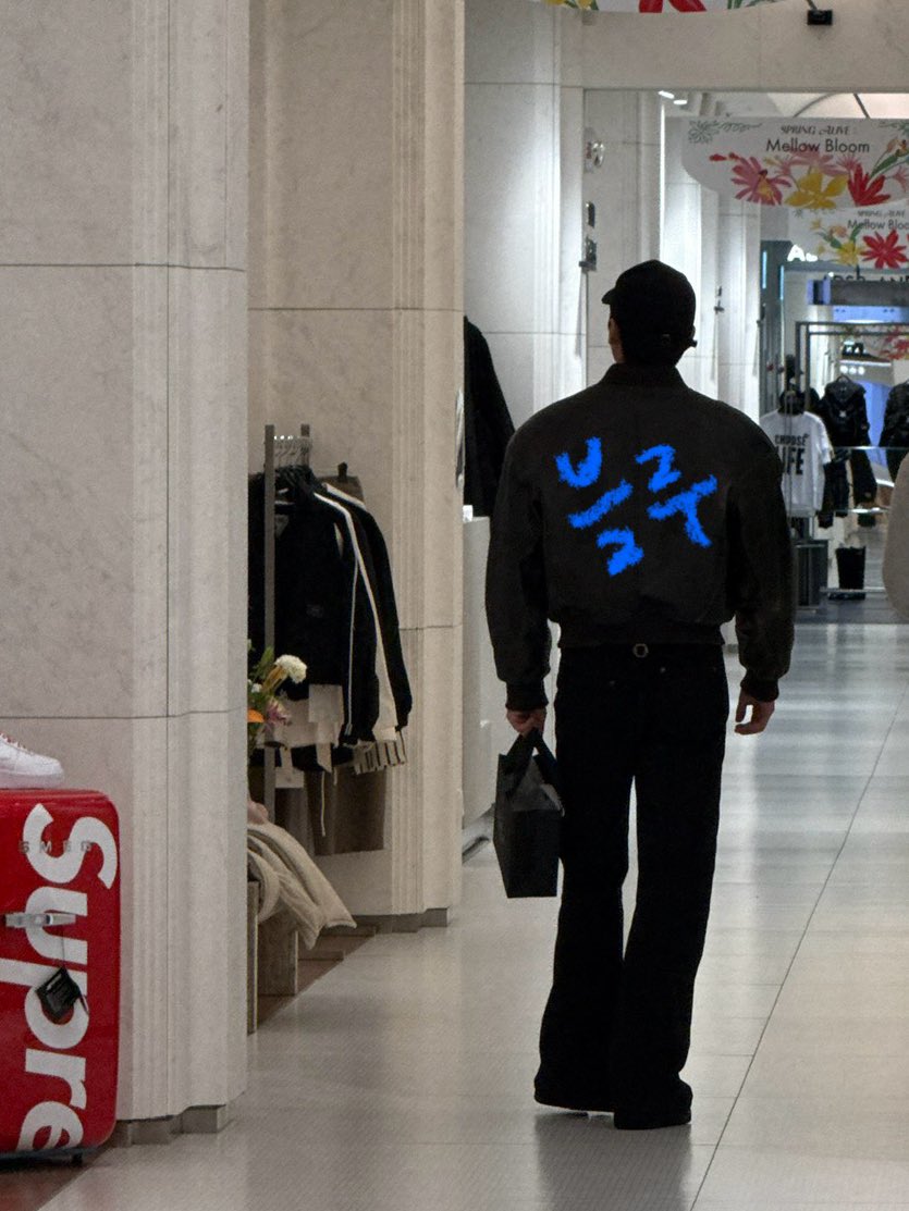 백미터 밖에서 봐도 최산이라 진짜빵터짐