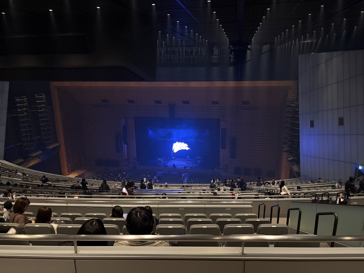 lasrh_m613's tweet photo. だいぶ時差だけど... 自分用の備忘録として

2026/2/21 礼賛 超超超BUSYツアー 
@東京国際フォーラム
2階席の後ろから4列目という超超超天井席だったけど、初日に入れたっていう高揚感で全部チャラになった！ 今ツアー唯一の連番！ 遠征旅めちゃ楽しかった🙌🏻 https://t.co/3fQleBAaoO