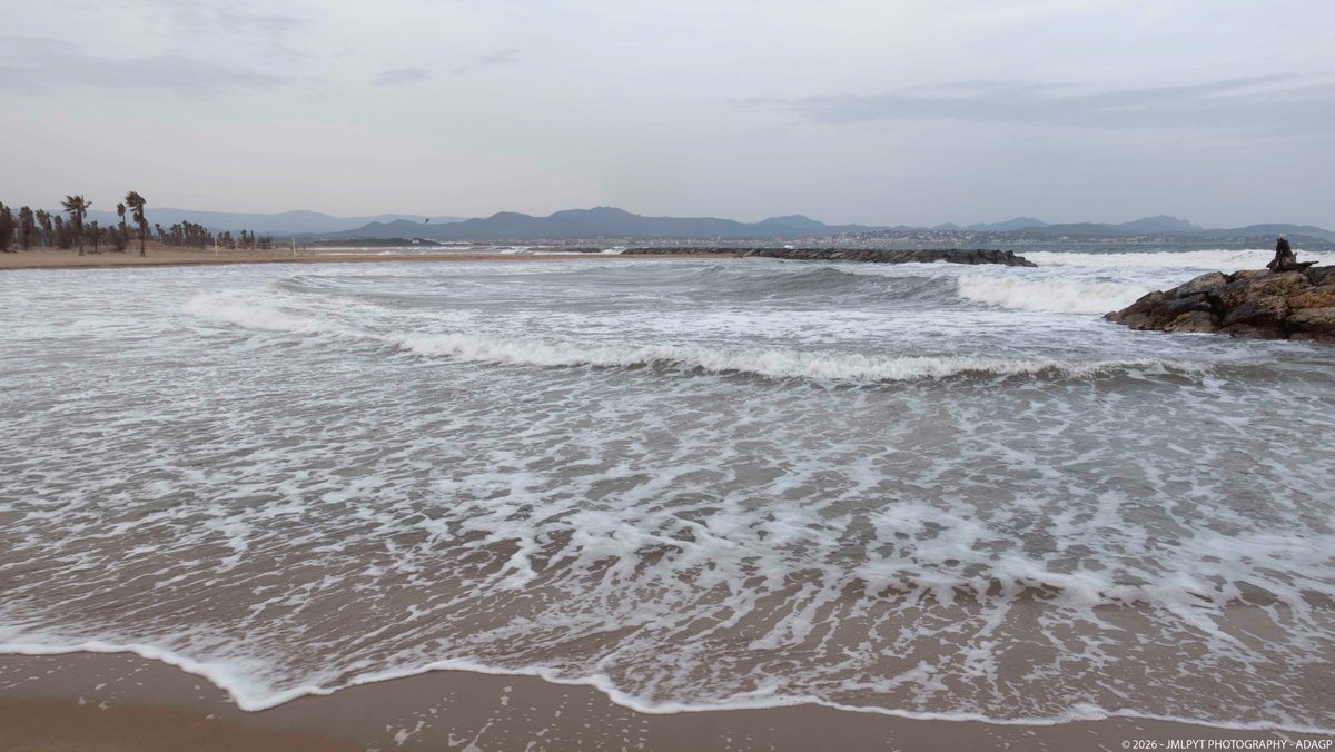 jmlpyt's tweet photo. Vagues d’hiver sur la plage de Saint-Aygulf, face au golfe de Fréjus–Saint-Raphaël, ambiance sauvage et Côte d’Azur hors saison.
Image disponible en licence dans mon portfolio Getty Images : https://t.co/9Rljis04oJ (lien en Bio)
Leica D-Lux-8
#shootuploadrepeat #gettyimagescontributor #gettyimages #myleicaphoto #cotedazurfrance