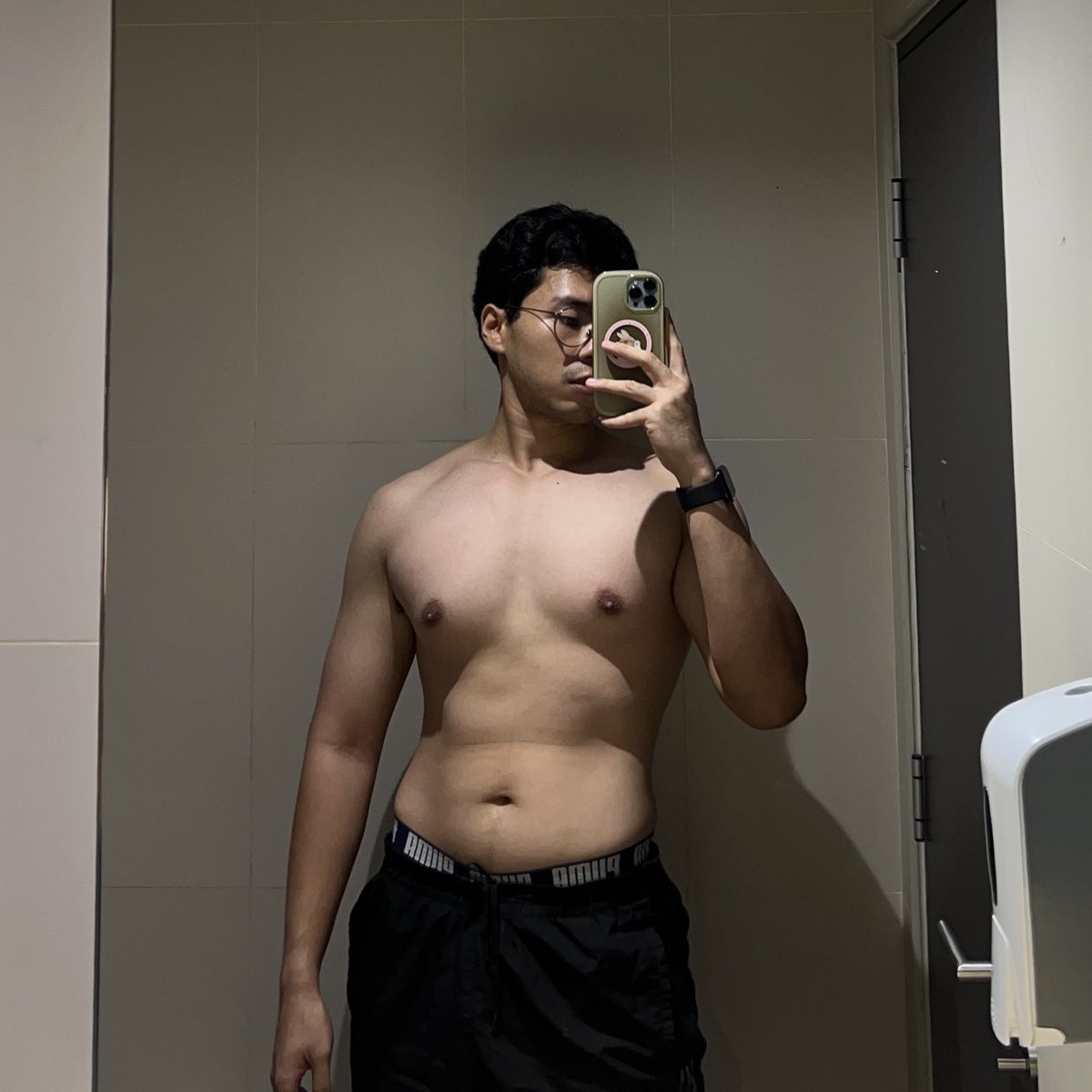 อาทอาท tweet media