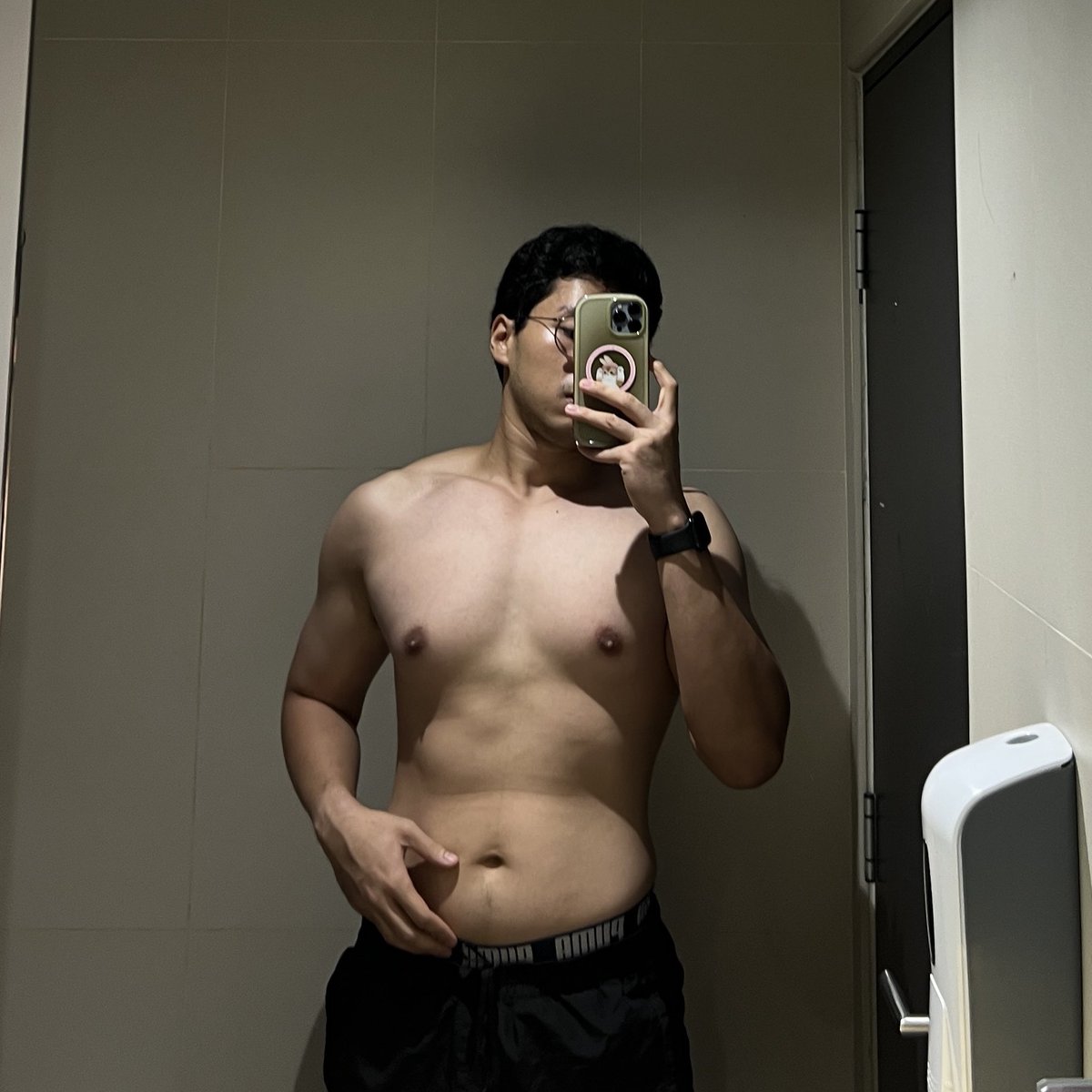 อาทอาท tweet media