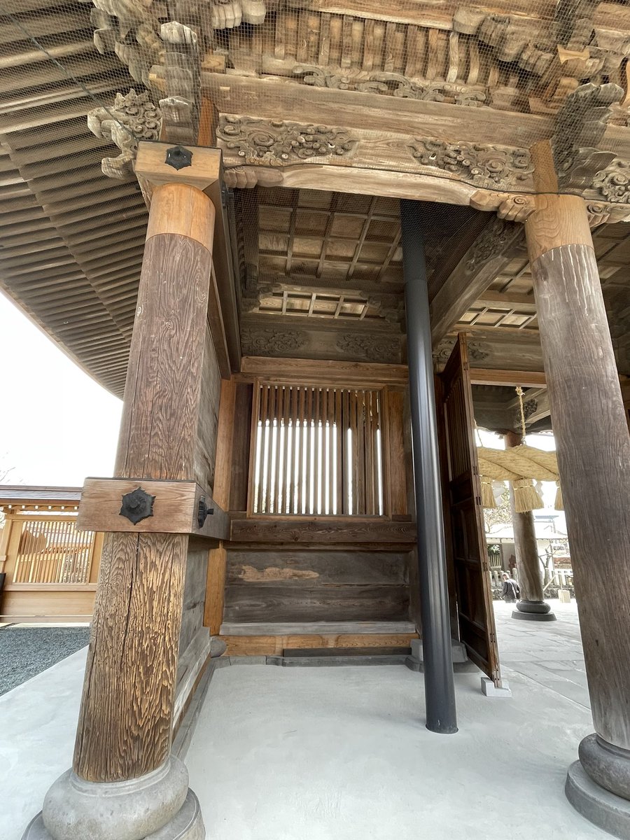 bokupoal's tweet photo. ずっと気になっていた阿蘇神社へ
ところどころ新しい木材が見えたり、楼門を支える柱が追加されていたり…それでも、使えるものは使って再建された楼門を見ると涙が🥲
復旧には楼門の写真を探したりと大変な苦労をされていたから…これからも復興のお手伝いはしたいな https://t.co/pHsn83NqdT