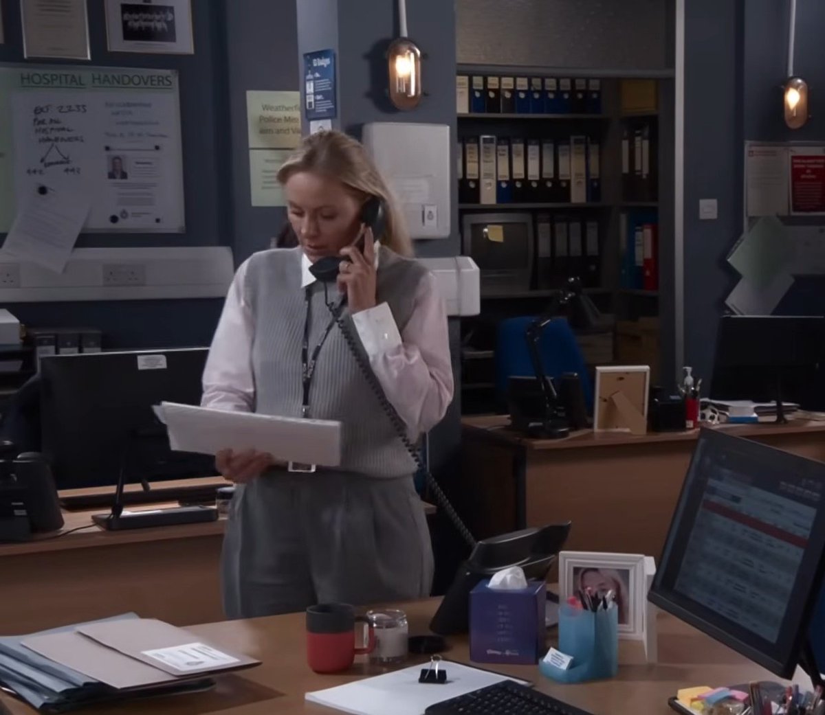 Small details 💫

Usually we only ever see Lisa talking to Carla on her mobile when she's at work. Today was the first time Lisa spoke to her on her work landline. How many times did Carla call Lisa's mobile before callingbher work because she needed to talk to her 🥺