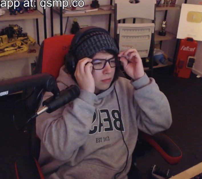 kzxcoffee's tweet photo. yo viendo el stream porque no he dormido nada https://t.co/5VlD33QLue