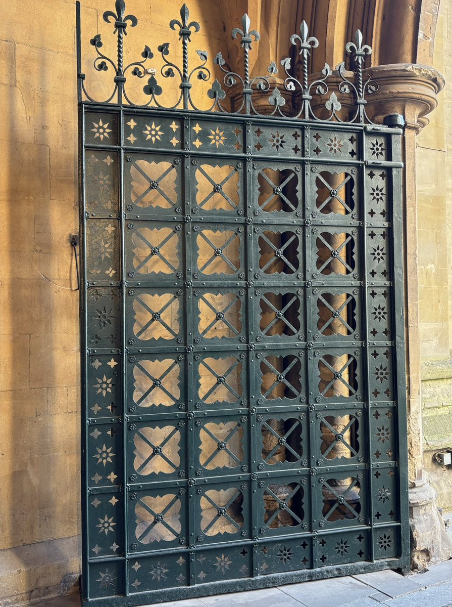 Ann Gate tweet media