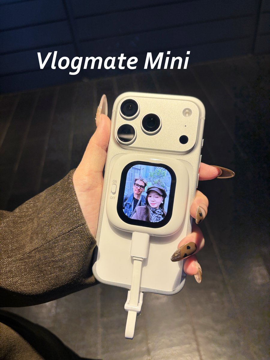 Founist's tweet image. Not dramatic, but this actually changed how I take photos.🌹
#iphonevideography #vloggingsetup  #techaesthetic