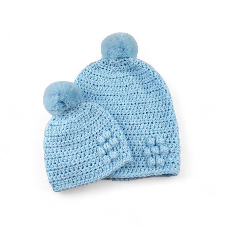knittingtopia's tweet photo. Matching Mummy and Me Hats for a stylish duo! This set includes a Mum and Baby Boy Blue Hat with a Detachable Faux Fur Pom Pom and Bobble Flower Detail. Perfect for twinning moments.
https://t.co/zxjxshrGYq
#etsy #uksmallbiz #mummybloggers #craftbizparty #MHHSBD https://t.co/rTaollW7hv