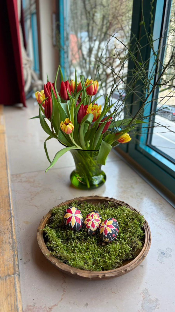 Egg painting is part of Easter preparation. In Romania 🇷🇴 this tradition goes back centuries reaching today a high level of artistry&amp;complexity. 
#RoKultur Asbl in 🇱🇺 organised on 14-15 March a demonstrative workshop explaining the profound symbolism&amp;aesthetic of this practice.