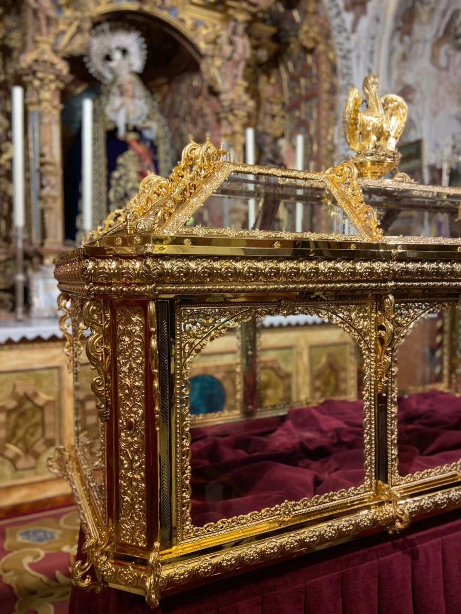 ProvinciaCofrad's tweet photo. 🆕 Así es la nueva urna en orfebrería dorada que la Hdad. de la Soledad de Olivares (@Hdad__Soledad) estrenará el próximo Viernes Santo.

⚒️ Ha sido realizada en los talleres de Orfebrería Villarreal siguiendo un estilo neobarroco.

⬇️ ¡Sigue leyendo! https://t.co/YTVl4IdIBz