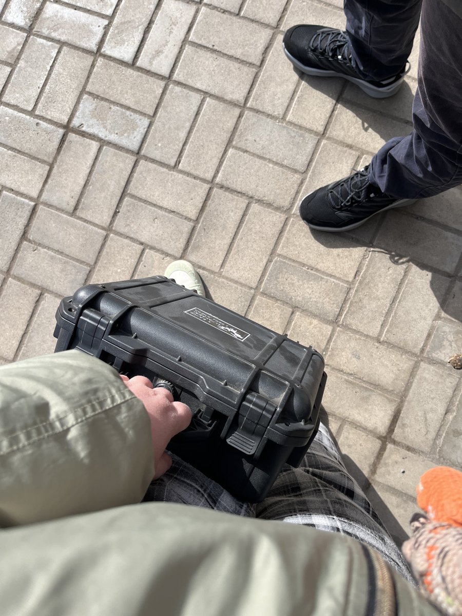 Жинка з кейсіком прийшла просити гроші на збір👀
send.monobank.ua/jar/6PfMiFyUY1