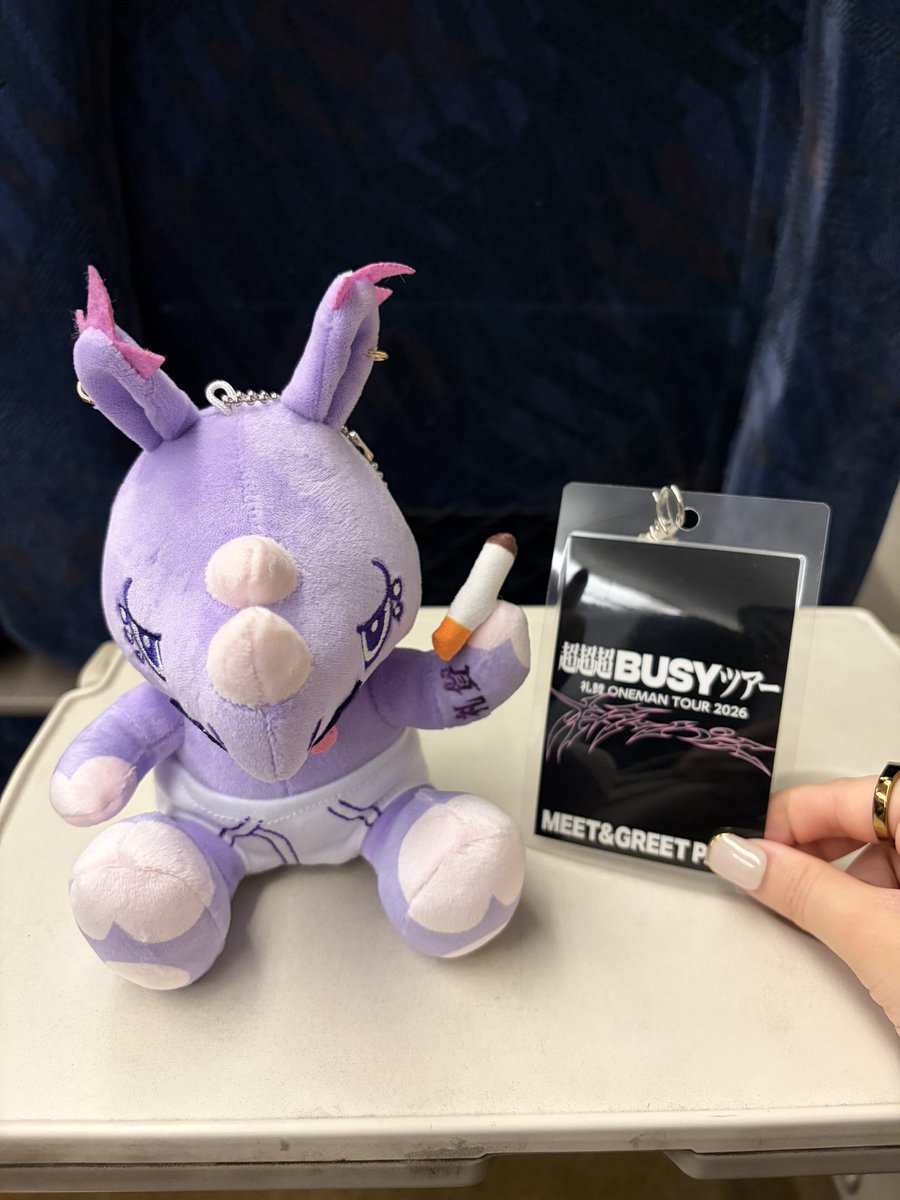 lasrh_m613's tweet photo. こちらも時差だけど

20260228 礼賛 超超超BUSYツアー @福岡
地元公演で前から3列目、しかも昨年に続きミーグリにも参加できたという超神回🌟 ミーグリパスの写真撮るの忘れてたので昨日の帰りにサイさんと一緒に📷 https://t.co/677MYxuyHh