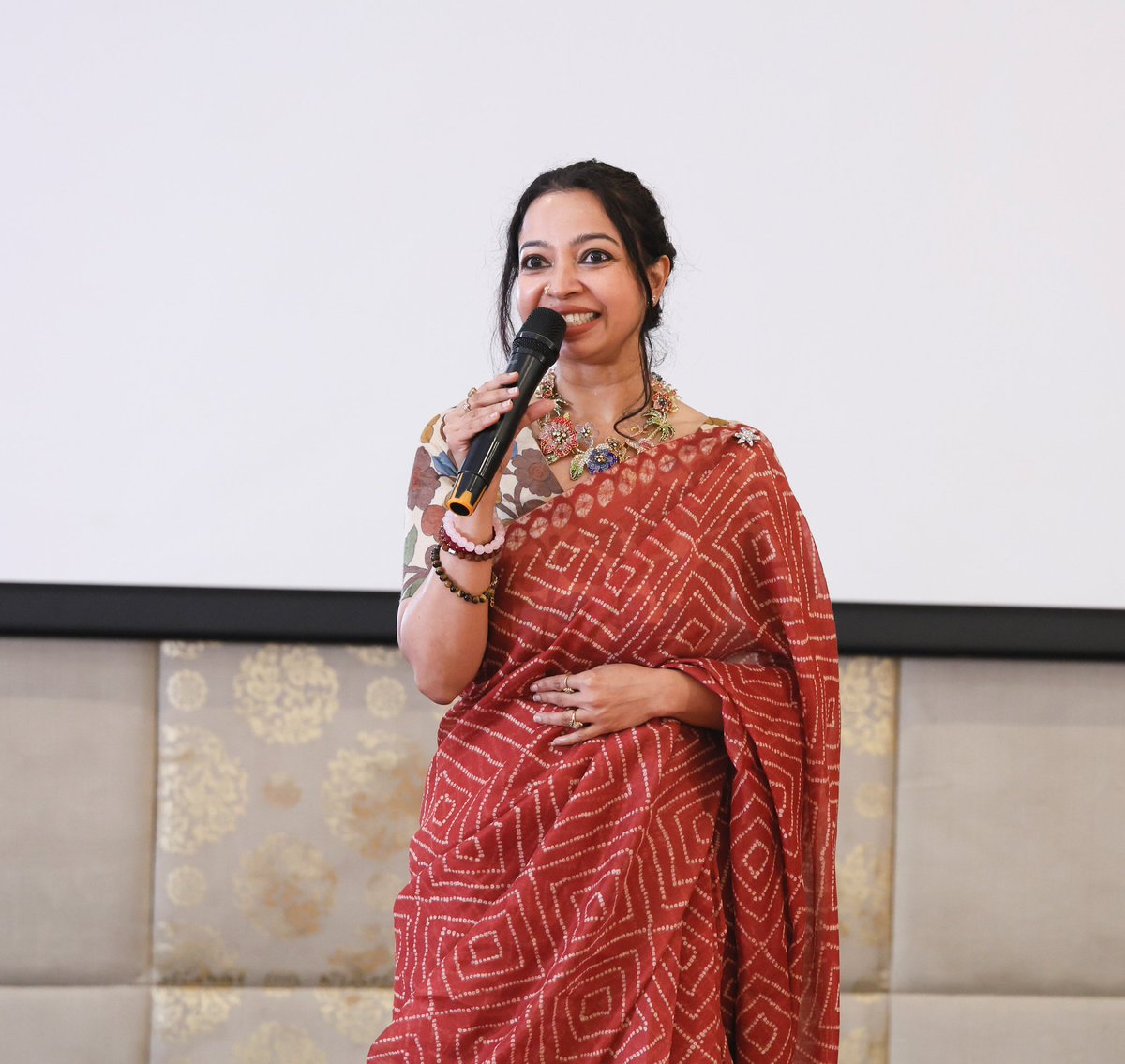 CouncilofFP's tweet photo. At a COFP session, Amisha Sethi of Financial Planning Standards Board India spoke on “The Power of 6 Fs: The New Woman’s Code.”
From financial empowerment to fearless ambition, the session highlighted how modern women define their own paths.
#COFP #WomenInFinance #WomenLeadership https://t.co/8cg2Adt6u7