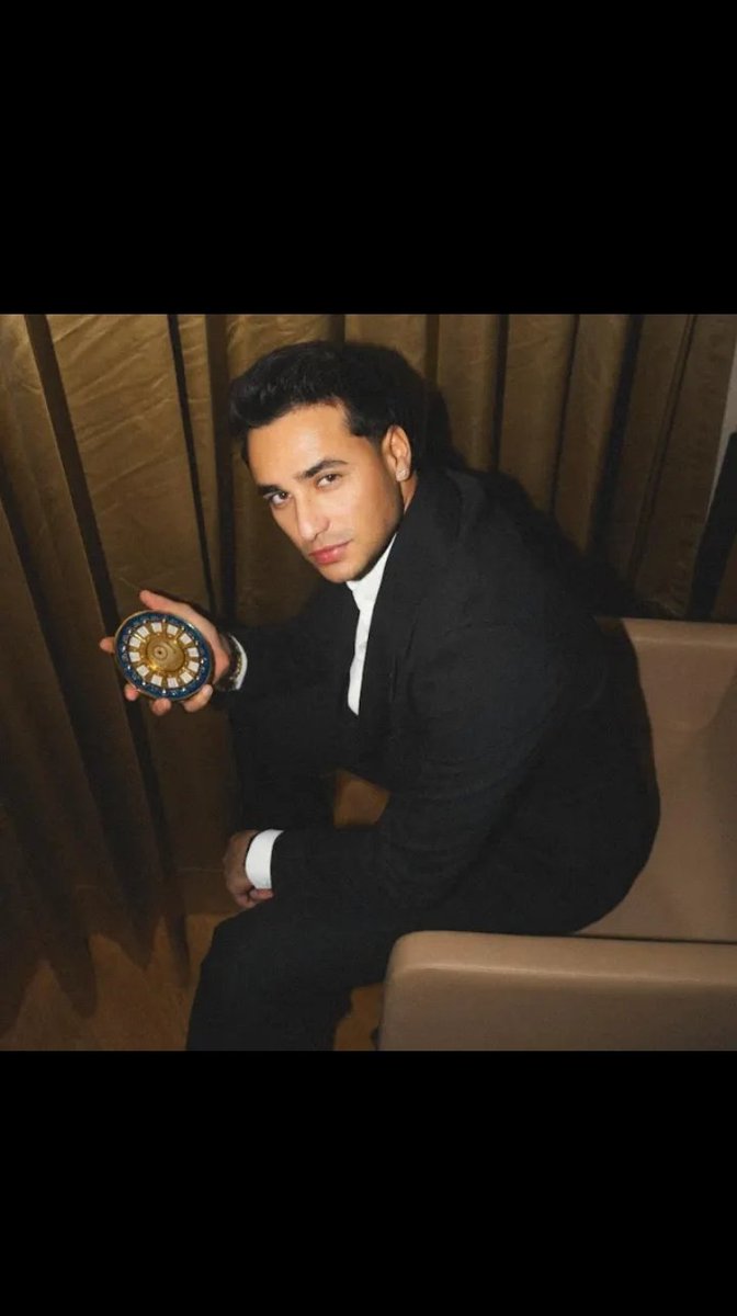 💖 "Abhishek Sharma's" latest picture with the award given by BCCI at Naman Awards in Delhi.  🎉