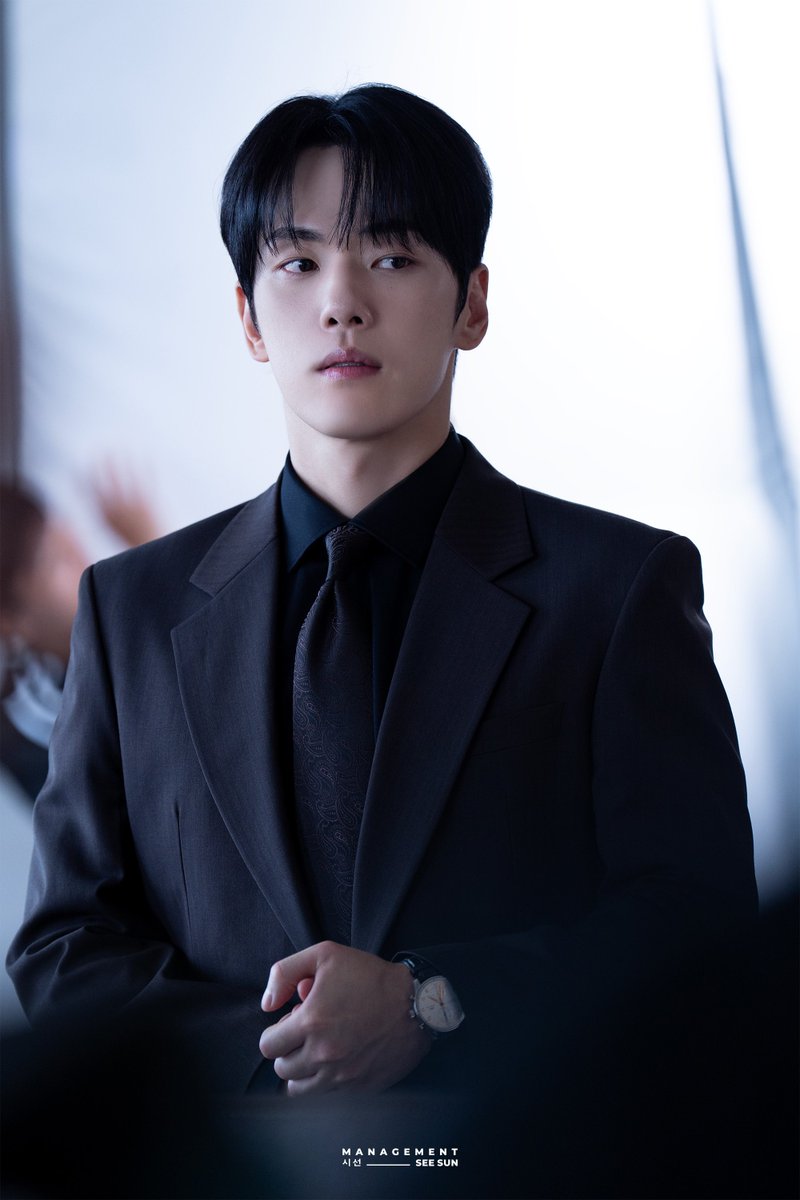 매니지먼트 시선 tweet media
