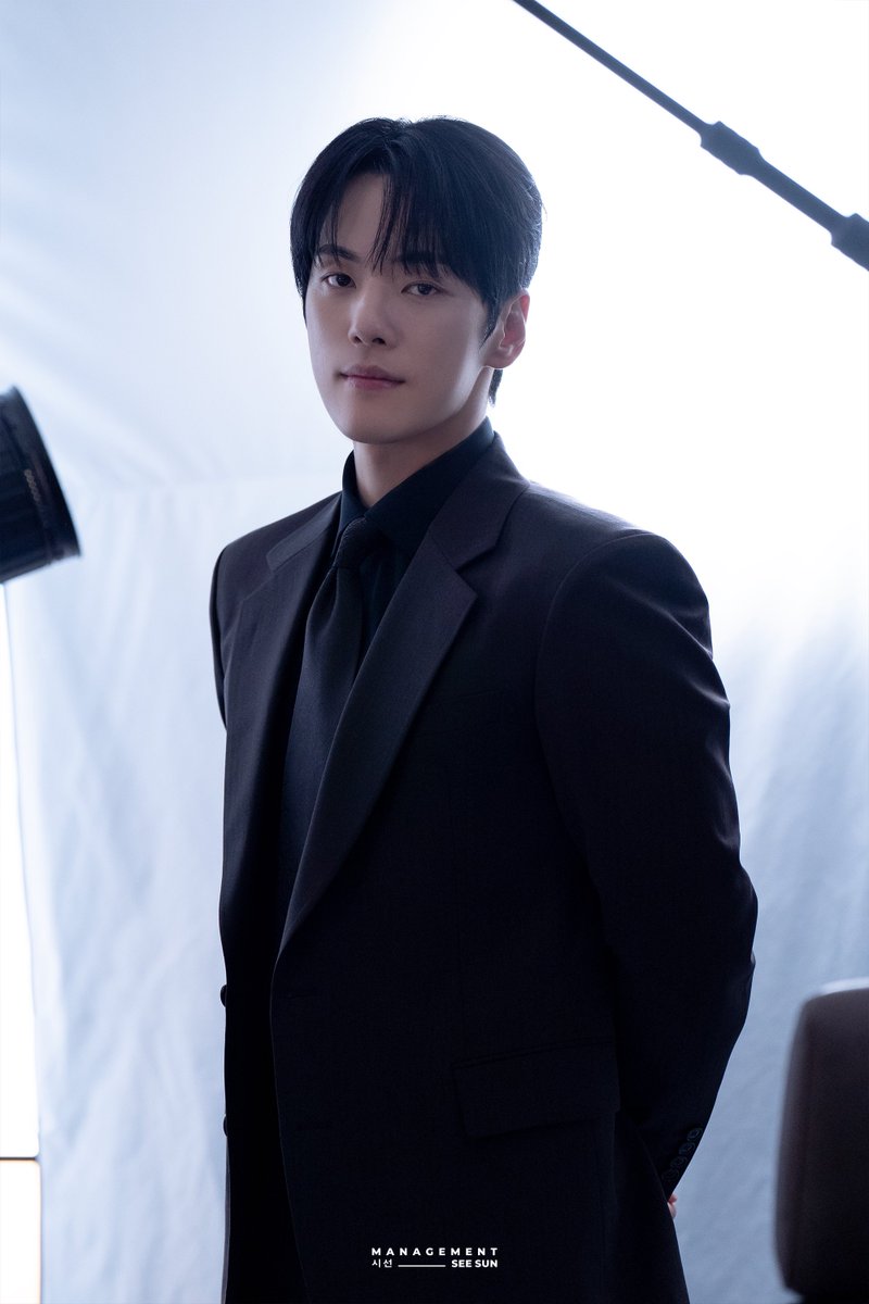 매니지먼트 시선 tweet media