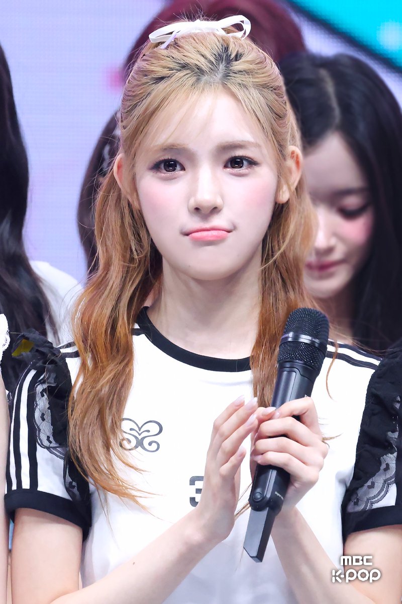 하츄들 됐어요!!
음악숭심이 정말정말 사랑하는 하츠투하츠🍀

.˚ * ⊹ • 음악숭심 첫 1위 됐어요 • ⊹ * ˚.

📷 ☞program.imbc.com/Photo/musiccor…

260314 #쇼음악중심 #음중 #1위 #Hearts2Hearts #하츠투하츠 #RUDE! <a href="/Hearts2Hearts/">Hearts2Hearts</a>