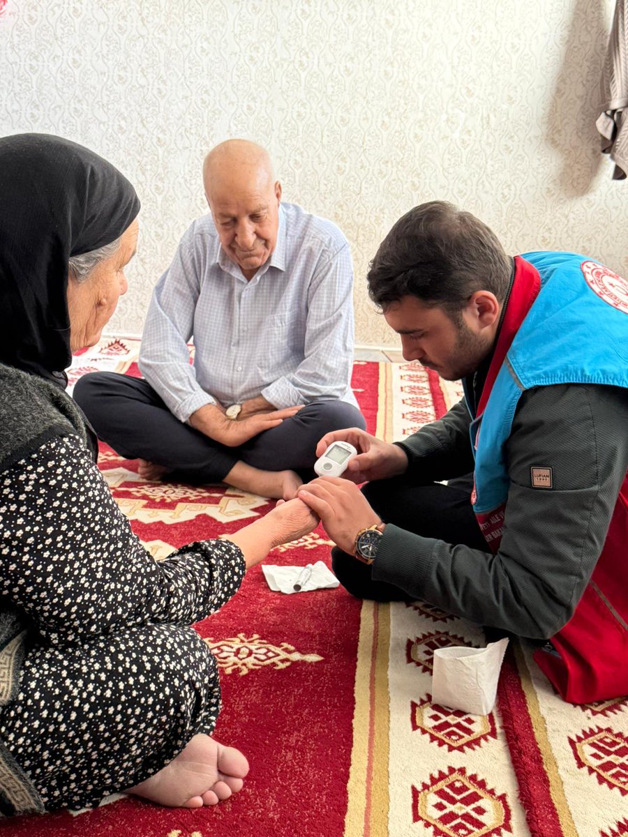 Şanlıurfa Haliliye Kaymakamlığı Sydv. Vefa Birimi olarak gönüllere dokunmaya devam ediyoruz.Şanlıurfa Haliliye ilçesine bağlı Tüm  Mahallelerimizde Yaşlı ve dezavantajlı ailelerimize VEFA projesi kapsamda ulaştırıyoruz