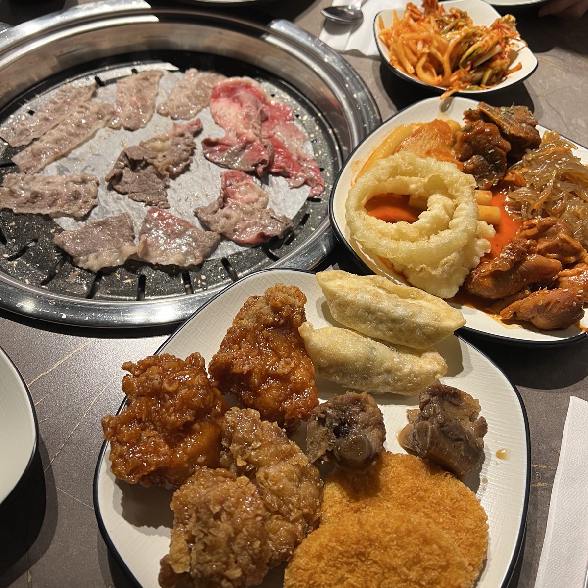 오늘의 식사

아가배 되서 나옴
적어도 2키로 쪘어 🐷