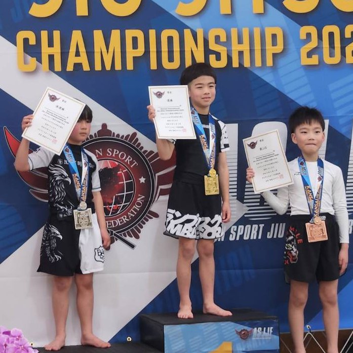 AFG_WARP's tweet photo. <Kansai International Jiu Jitsu Championship2026・結果>
髙村 俊徳
マスター46青帯フェザー級　3勝して優勝

髙村 豊稀
NO-GIキッズ3白帯フェザー級　0勝で3位

髙村 穣
キッズ4灰帯ライト級　1勝して3位
NO-GIキッズ4灰帯ライト級 　1勝して準優勝 https://t.co/oHO9vE3WjS