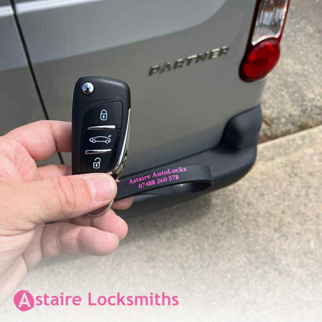 AstaireAuto's tweet photo. 🚗 Need an Auto Locksmith in Sussex? Don’t wait around – we’ll be with you fast. 

✅ Locked out 
✅ New keys 
📞 - 07488 260 578 | 01323 400 403 
💻 - https://t.co/Yodt1La8w1 https://t.co/OoSoCVneGR